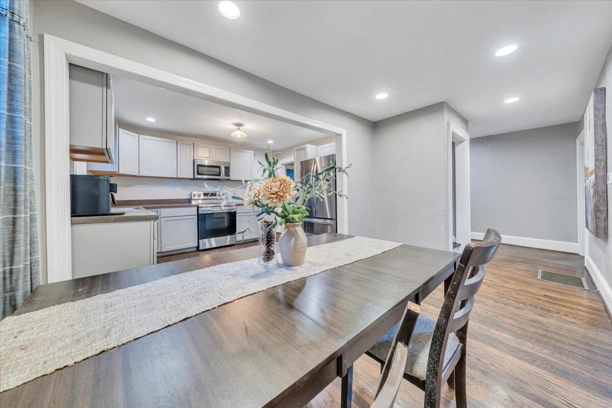 1712 Main ST SW - Photo 13