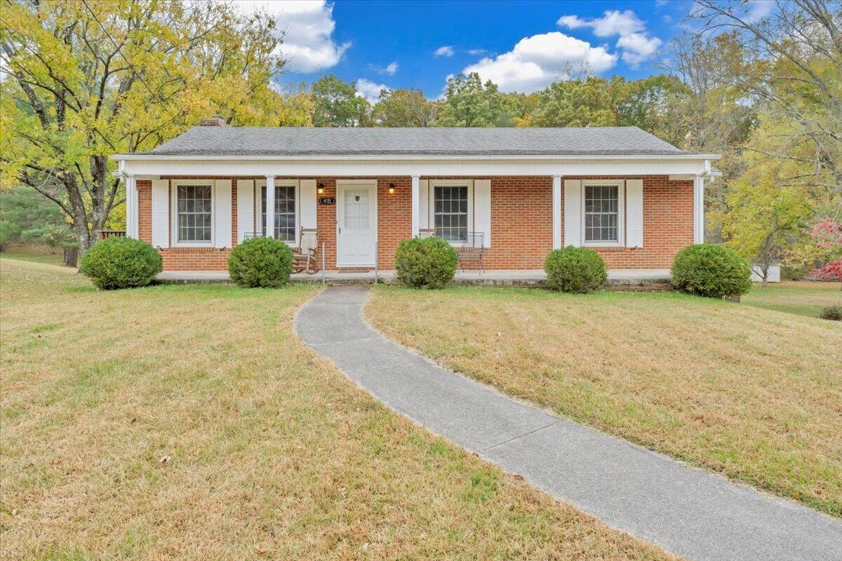 415 Dawnridge LN