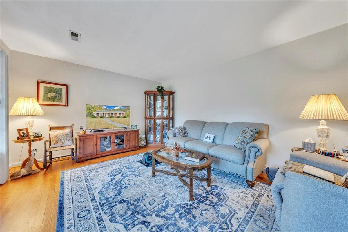 415 Dawnridge LN - Photo 2