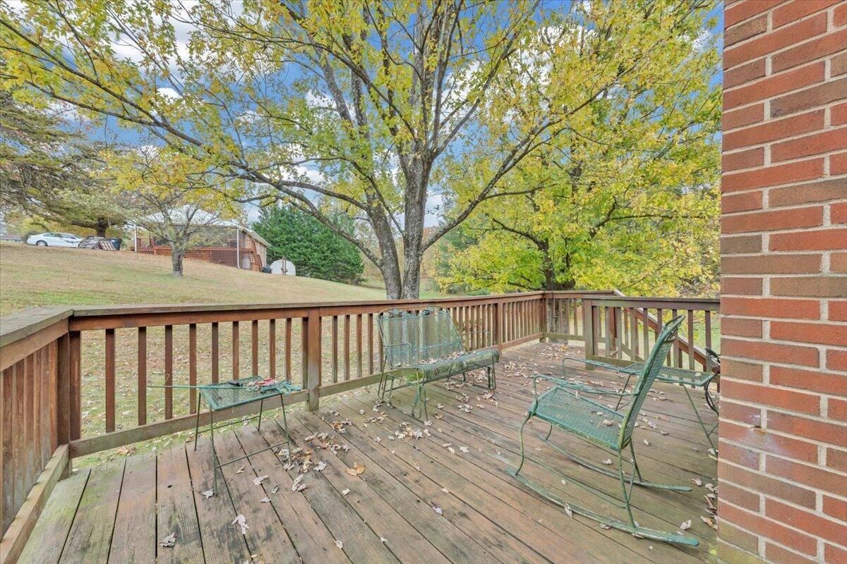 415 Dawnridge LN - Photo 26