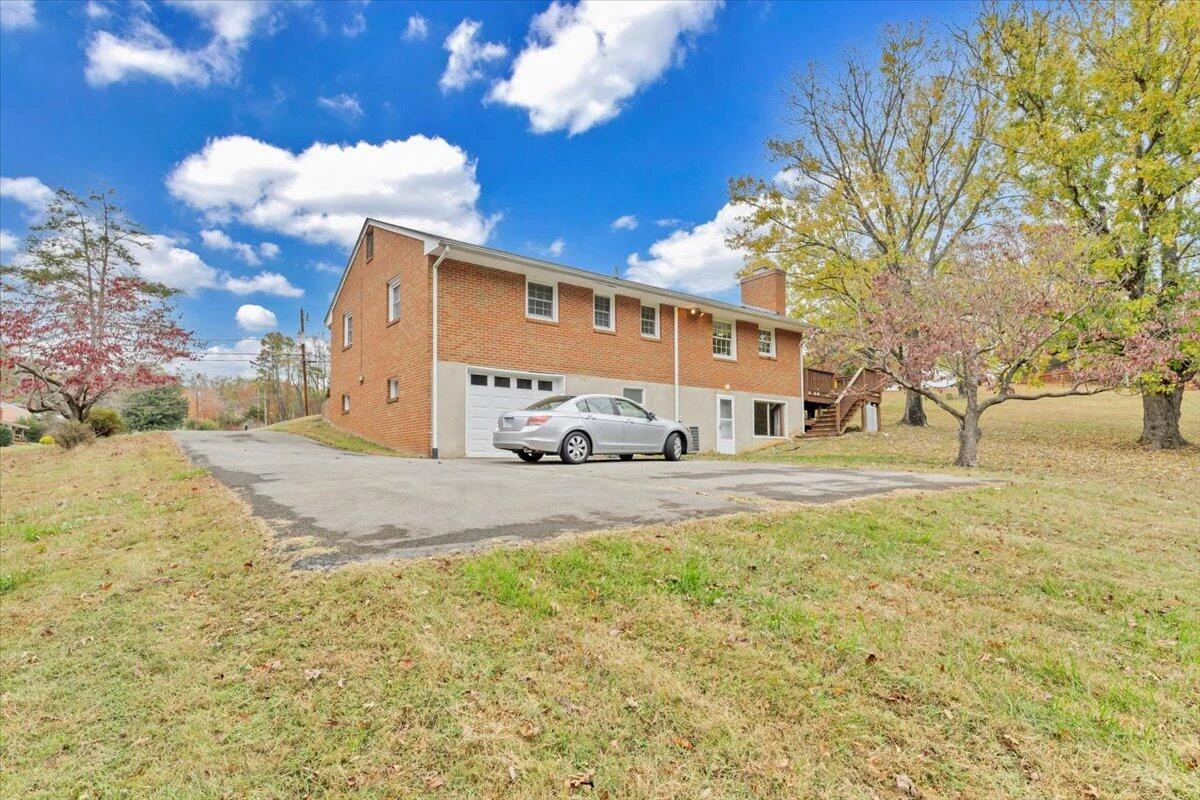 415 Dawnridge LN - Photo 28