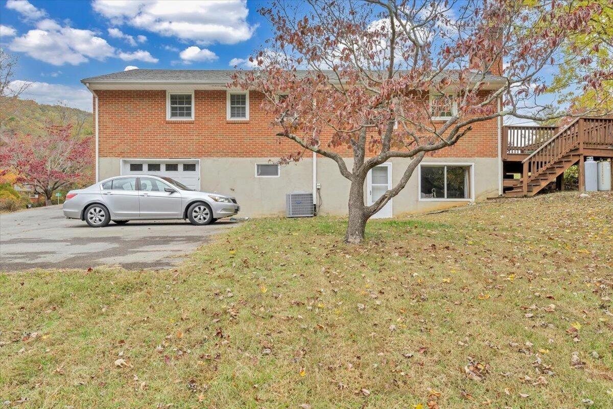 415 Dawnridge LN - Photo 29