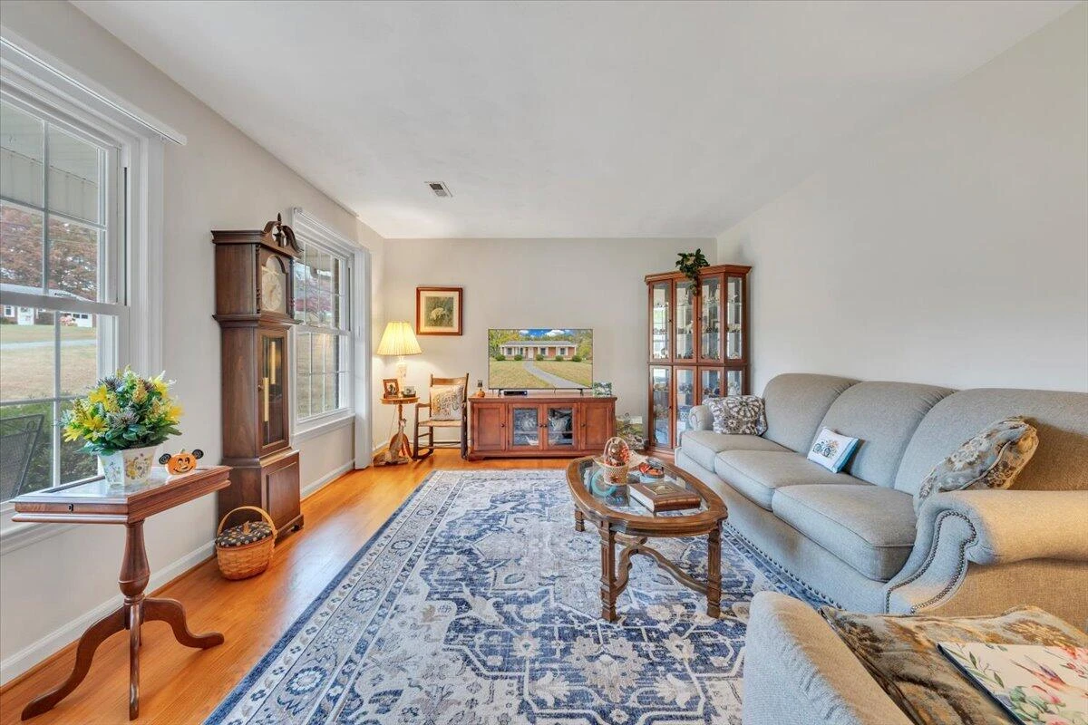 415 Dawnridge LN - Photo 3