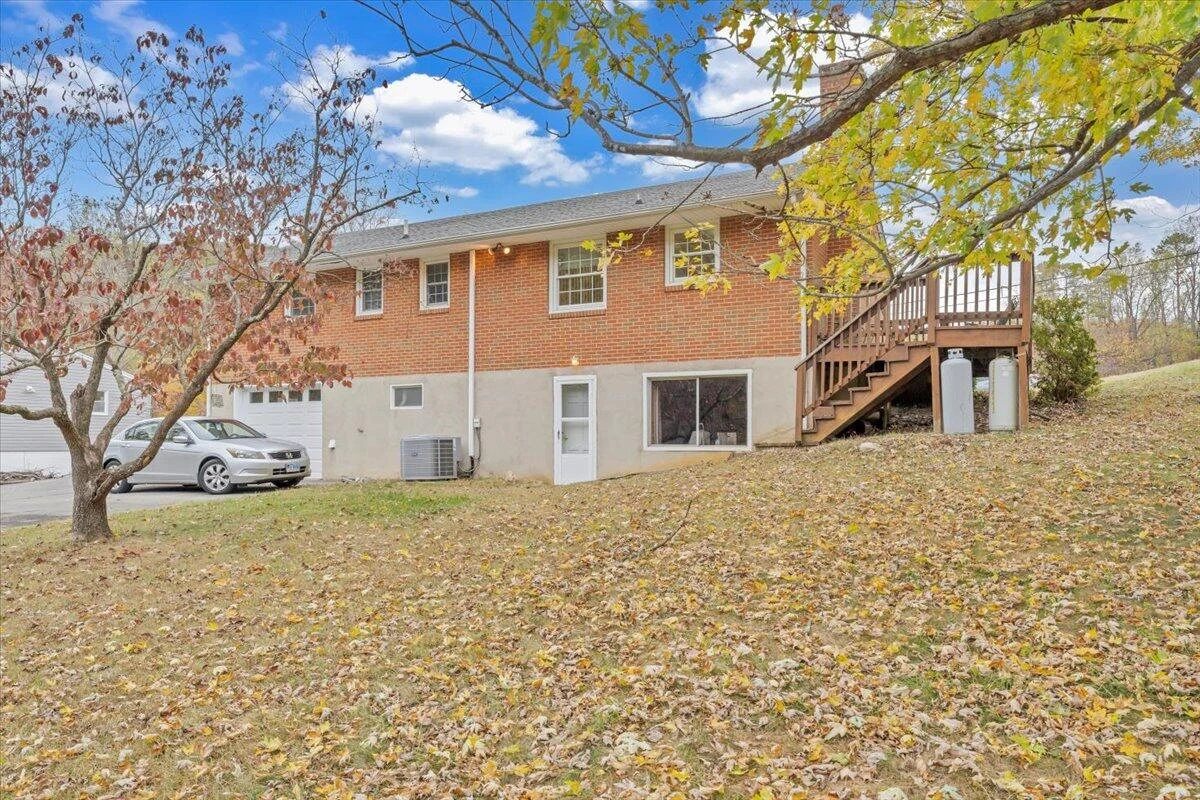 415 Dawnridge LN - Photo 31