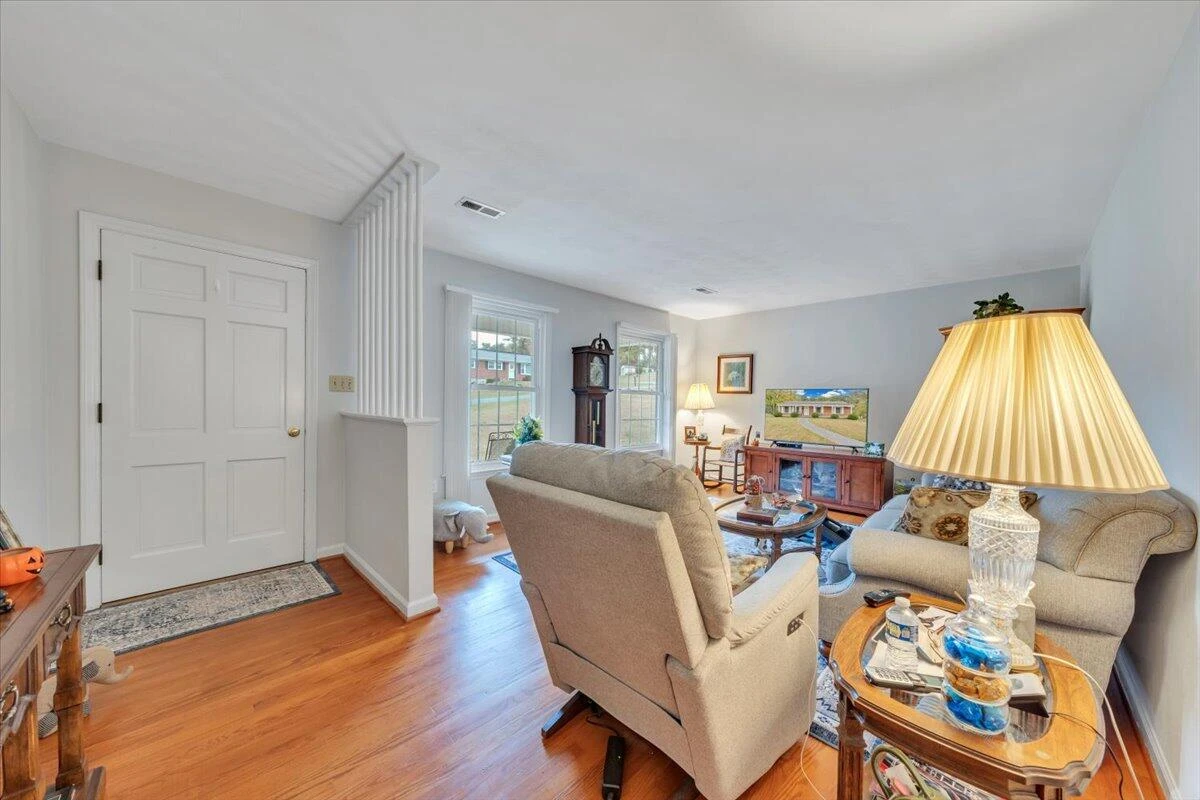 415 Dawnridge LN - Photo 4