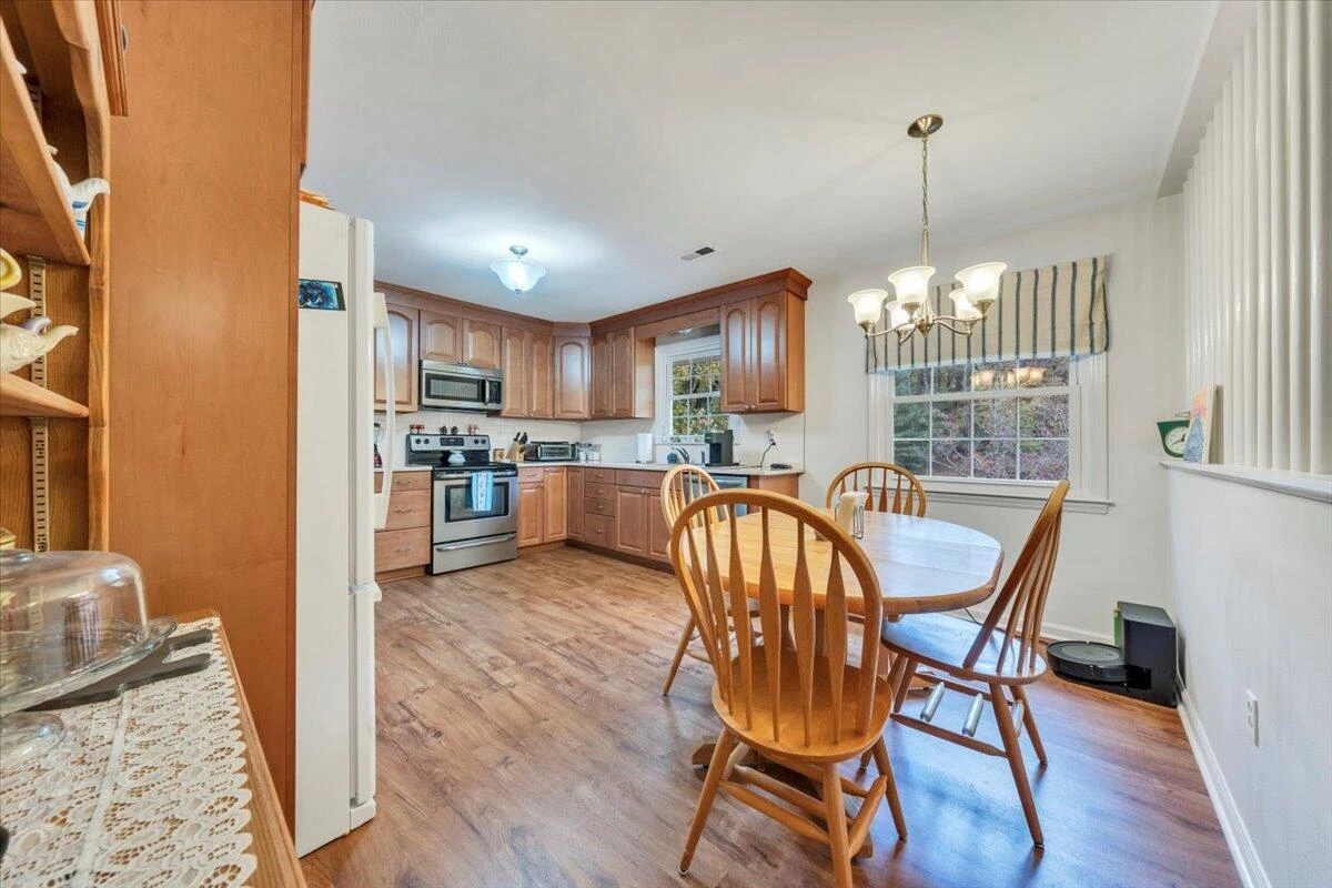 415 Dawnridge LN - Photo 6