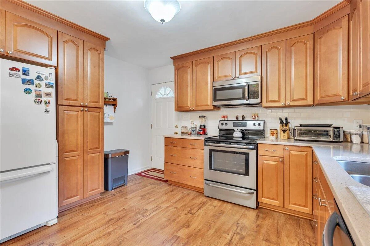 415 Dawnridge LN - Photo 8