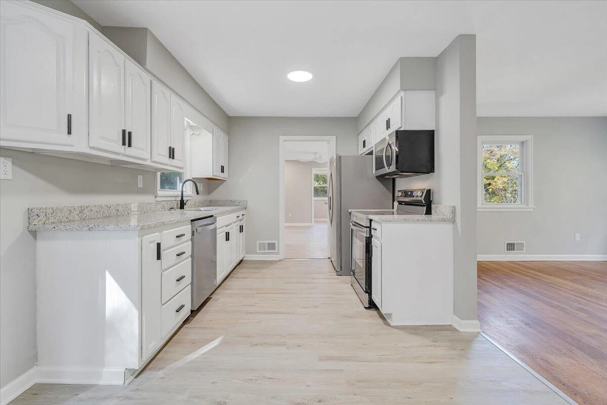 8633 Grassy Hill RD - Photo 10