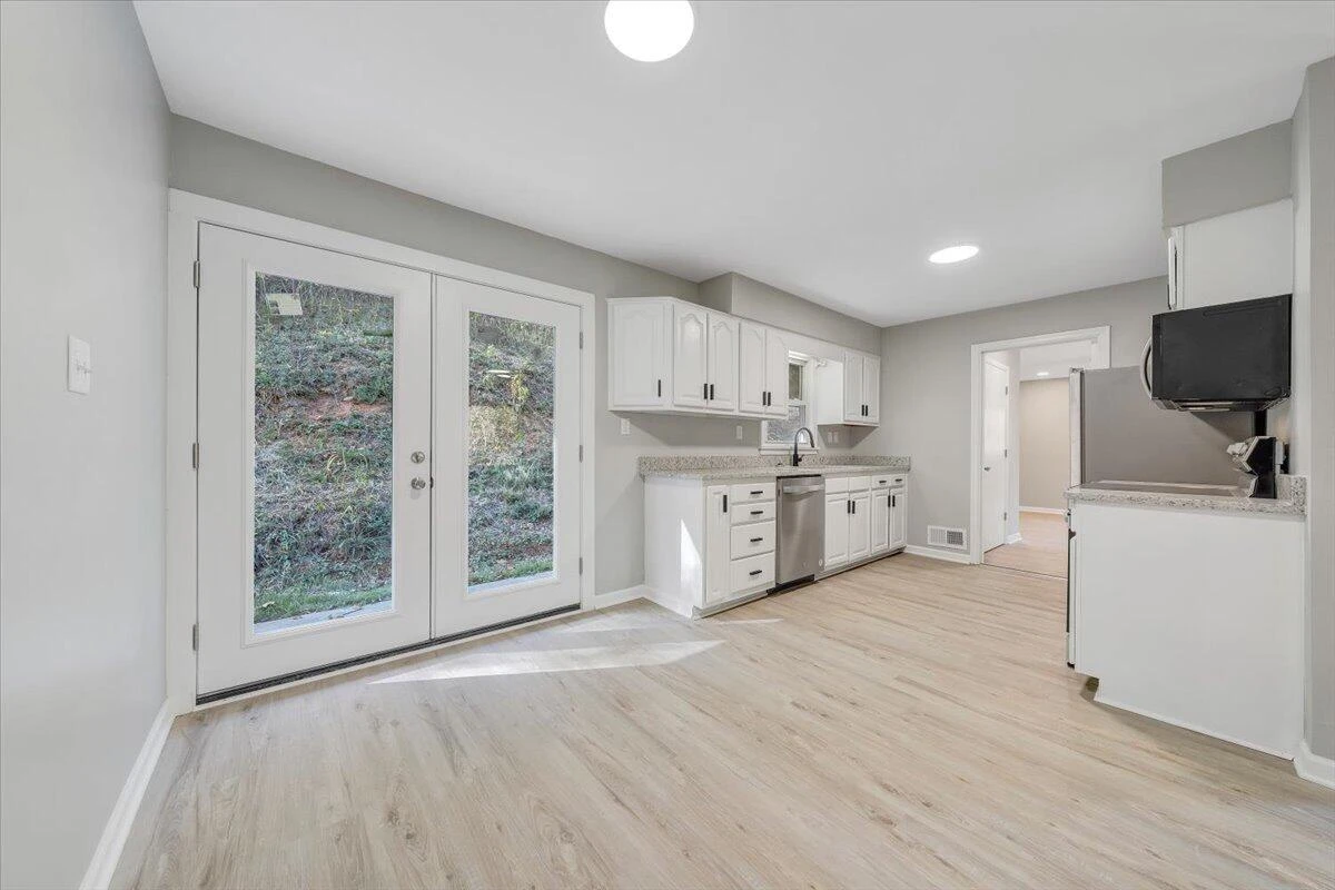 8633 Grassy Hill RD - Photo 12