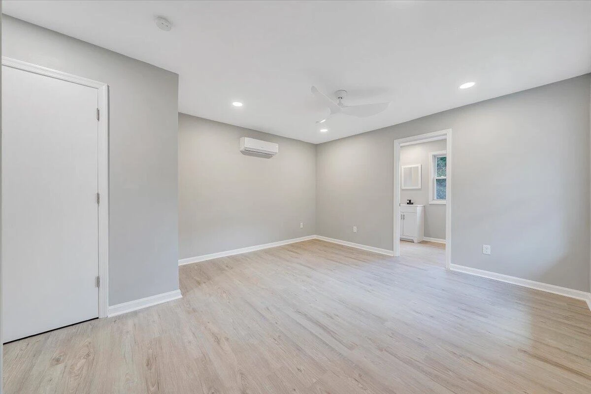 8633 Grassy Hill RD - Photo 15