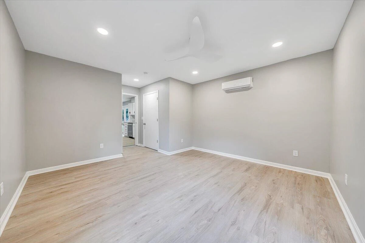 8633 Grassy Hill RD - Photo 16