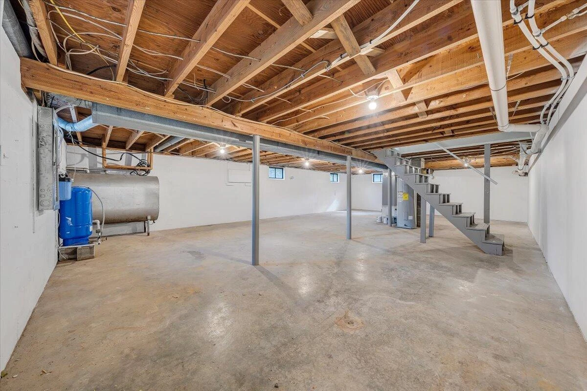 8633 Grassy Hill RD - Photo 28