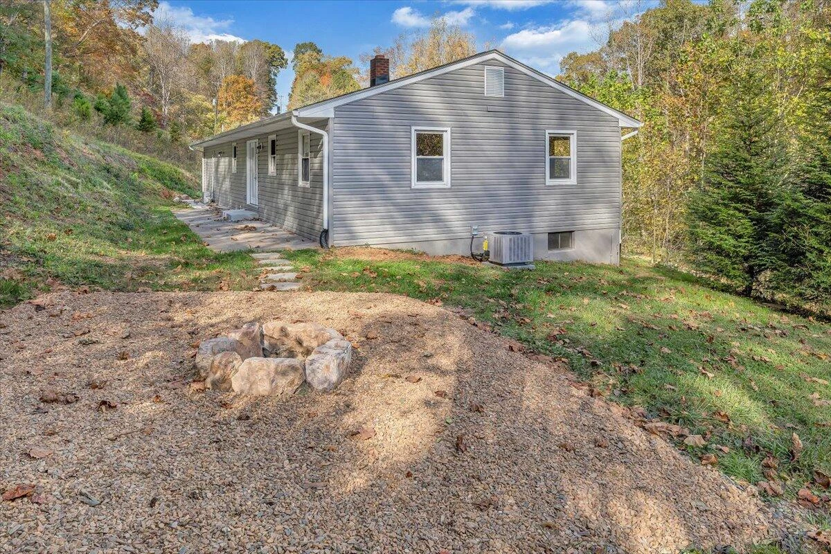 8633 Grassy Hill RD - Photo 32