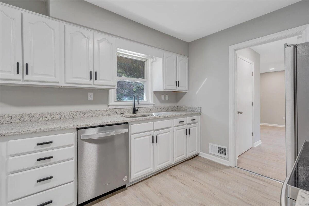 8633 Grassy Hill RD - Photo 7
