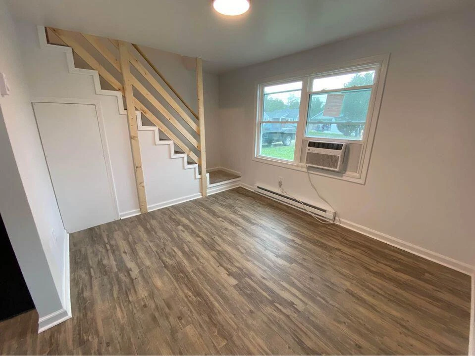 1528 Riverdale RD SE - Photo 2