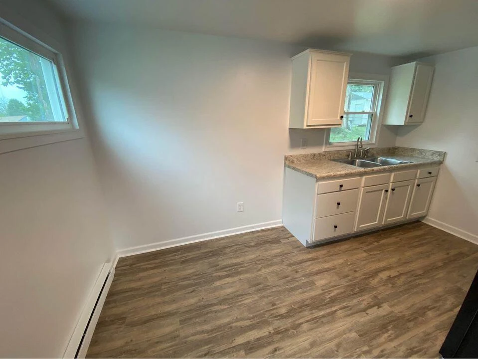 1528 Riverdale RD SE - Photo 4