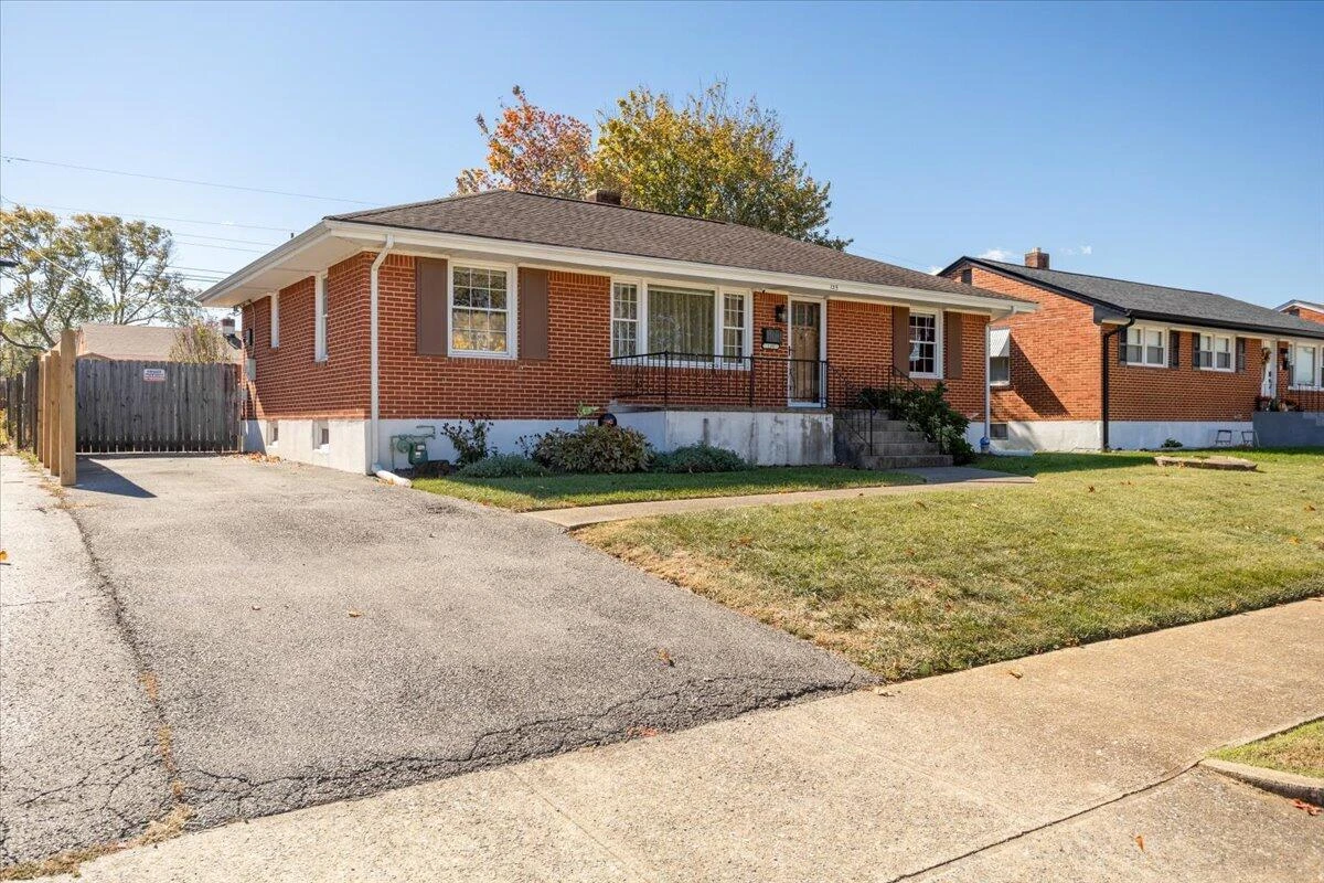 135 Christian AVE NE - Photo 2