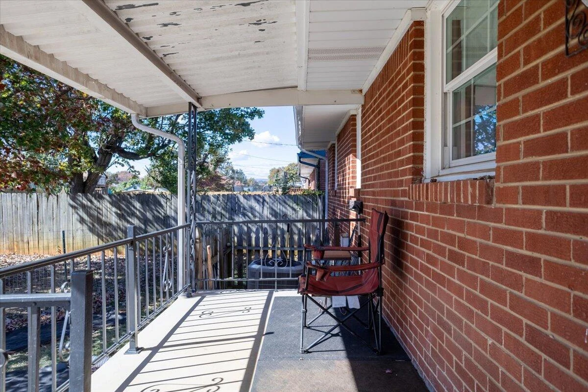 135 Christian AVE NE - Photo 4
