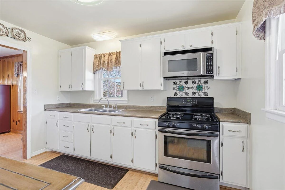 135 Christian AVE NE - Photo 6