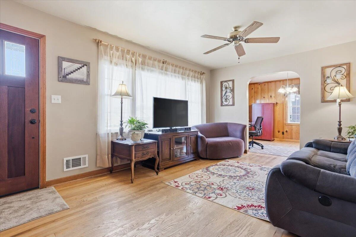 135 Christian AVE NE - Photo 7
