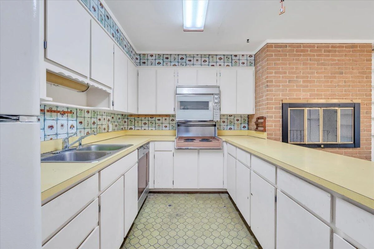 6915 Ardmore DR - Photo 14