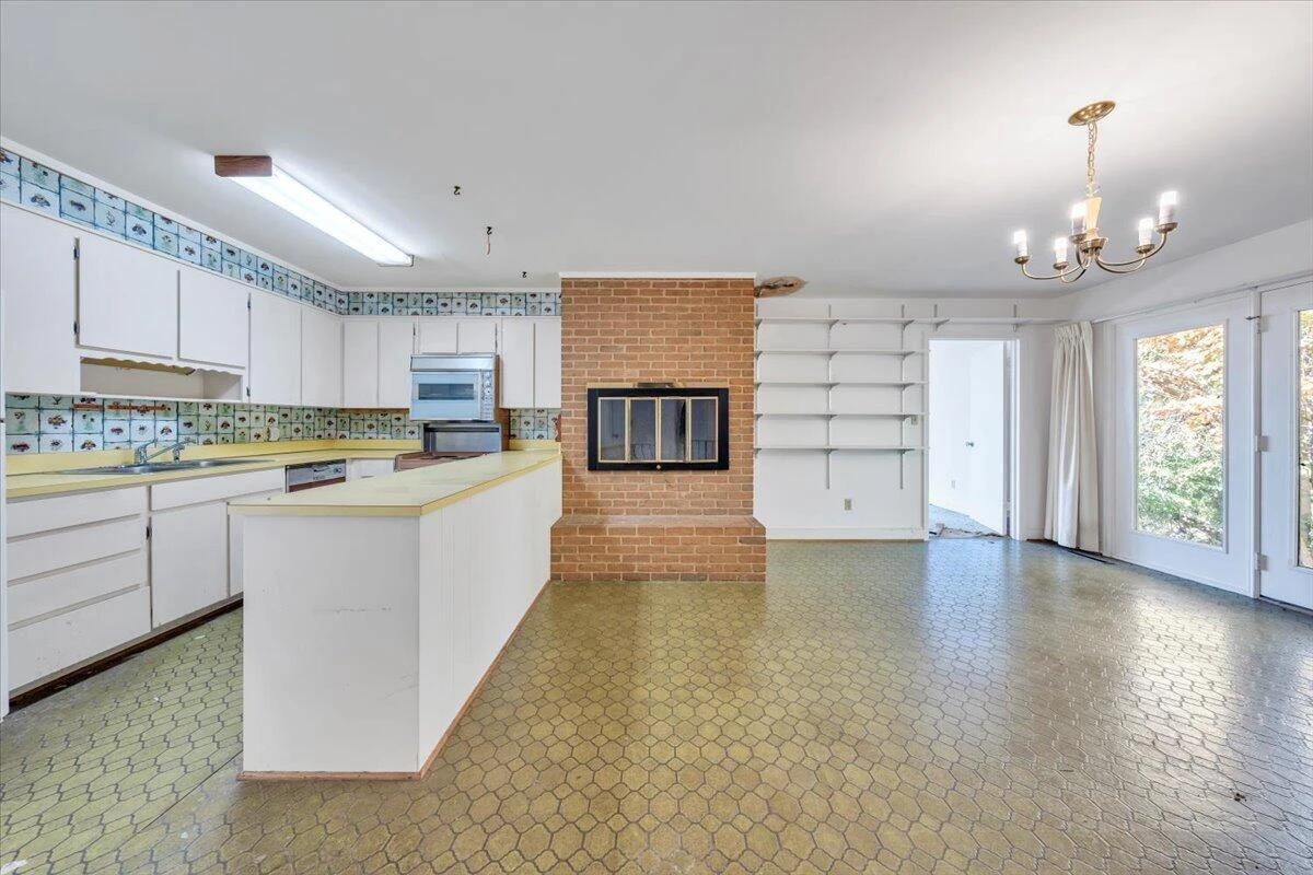 6915 Ardmore DR - Photo 16