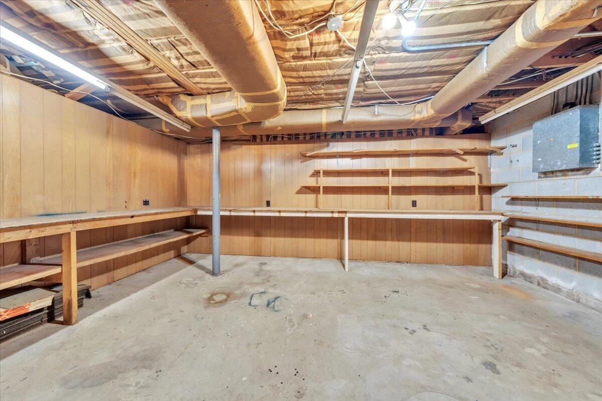 6915 Ardmore DR - Photo 32