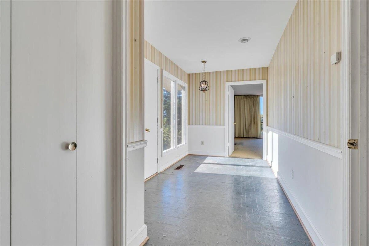 6915 Ardmore DR - Photo 7