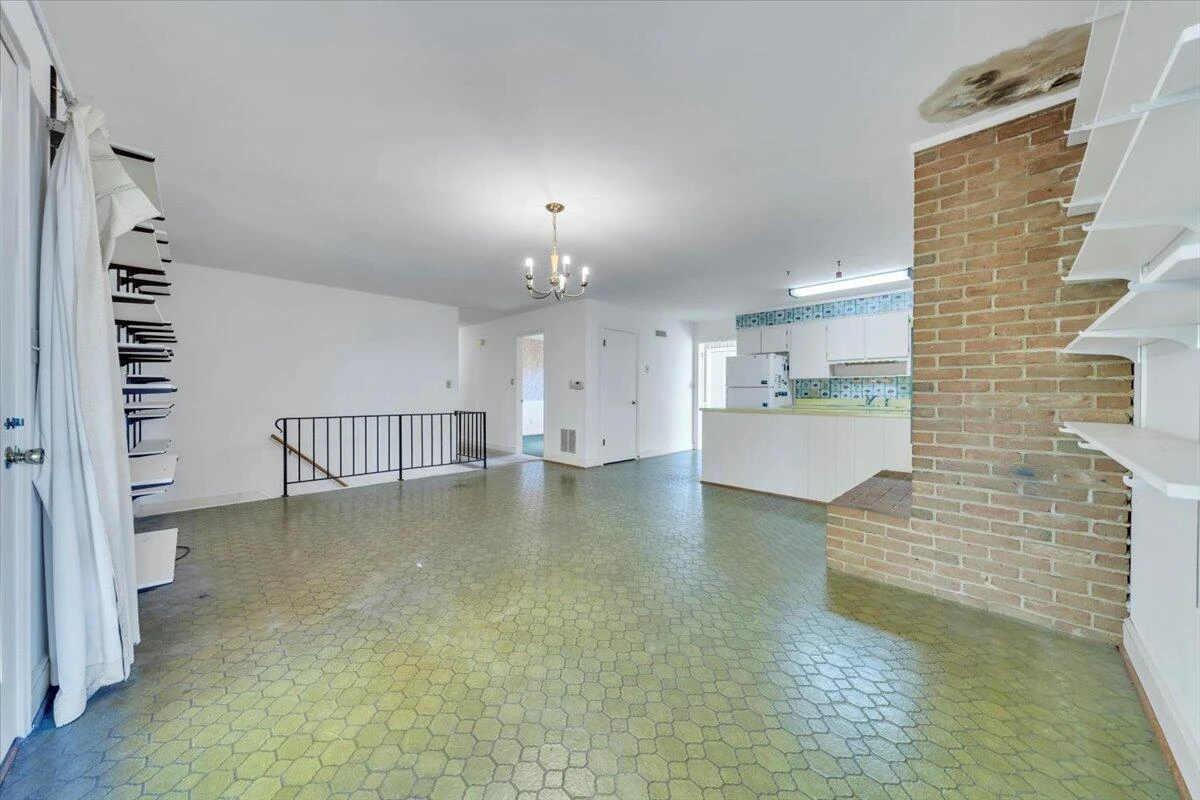 6915 Ardmore DR - Photo 11