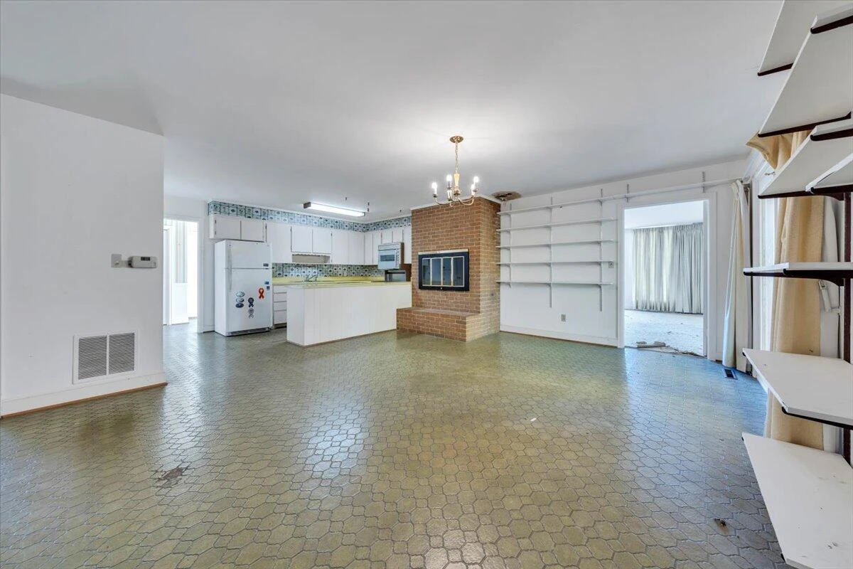 6915 Ardmore DR - Photo 12