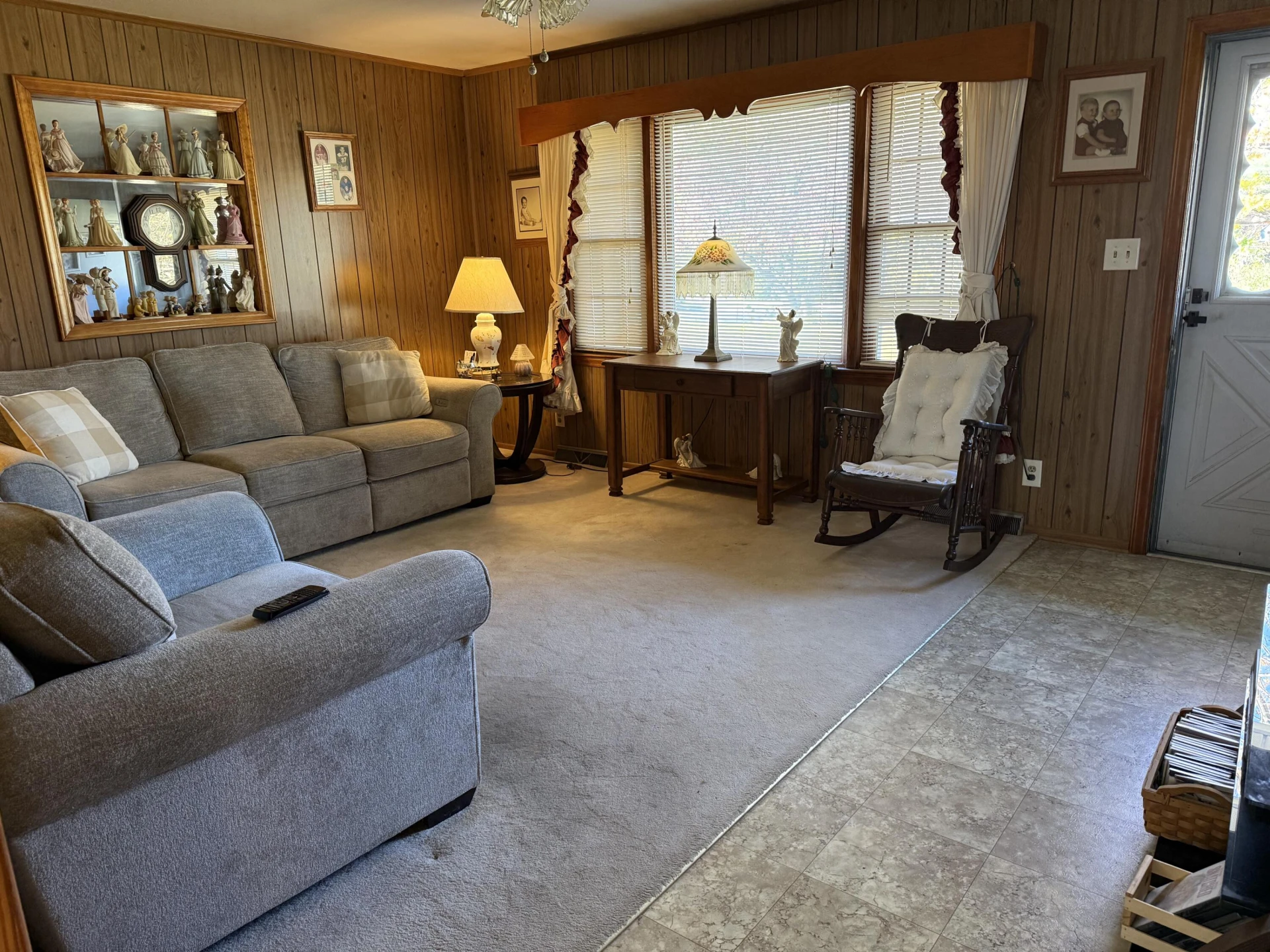 1028 Roswell LN - Photo 3