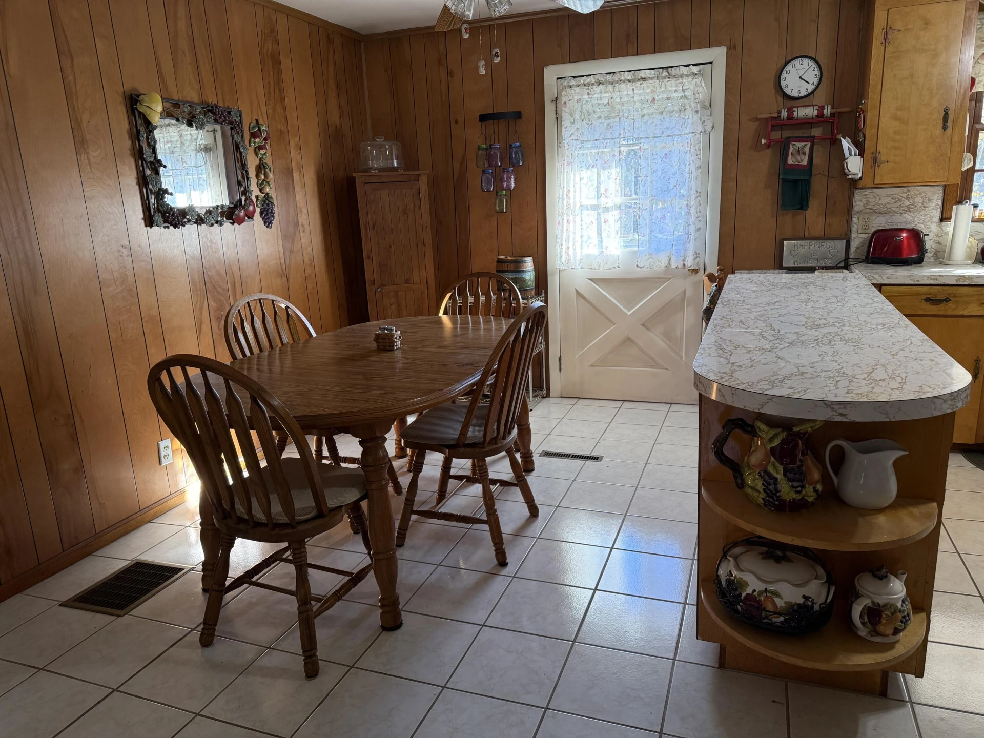 1028 Roswell LN - Photo 4