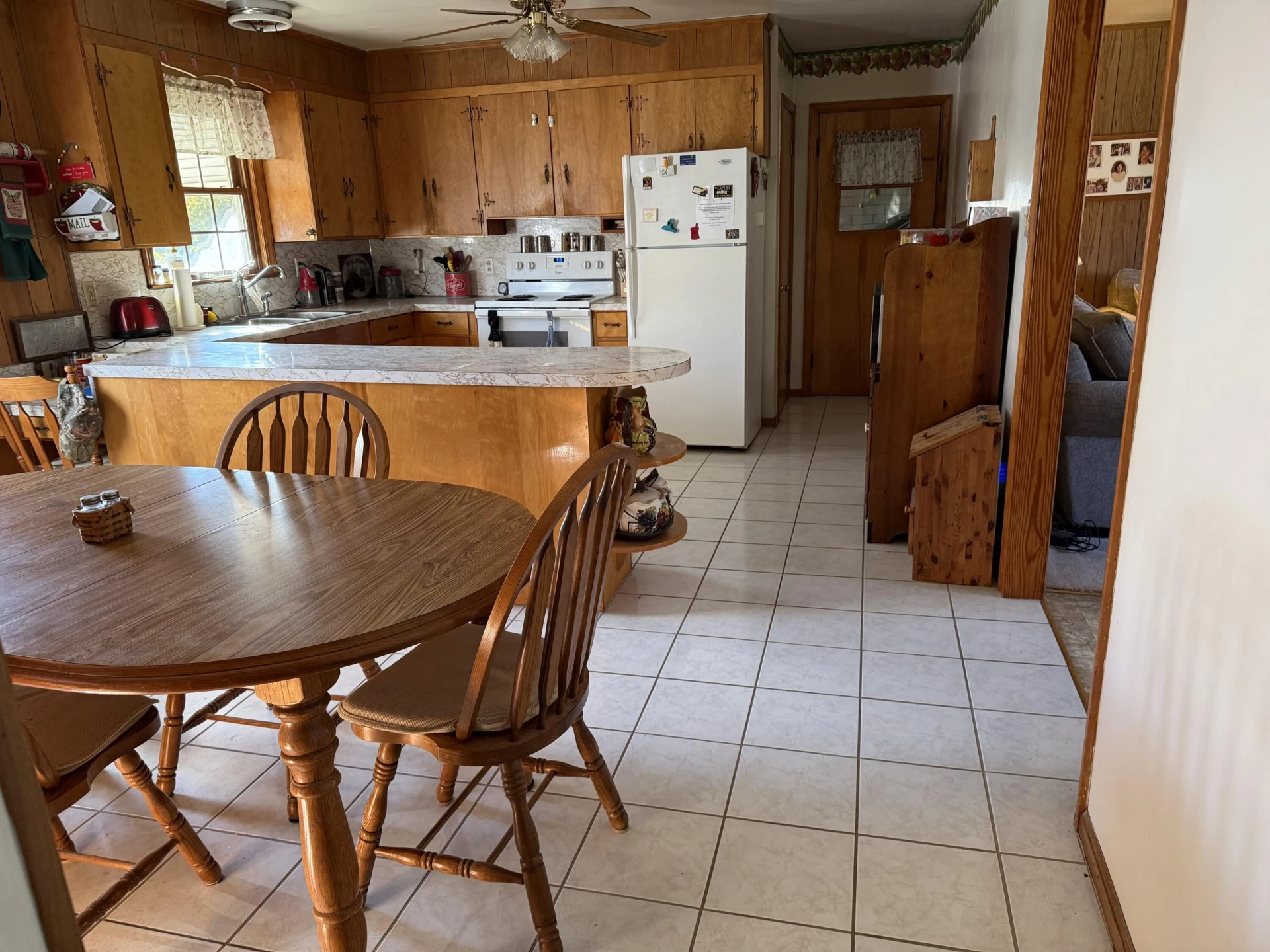 1028 Roswell LN - Photo 6