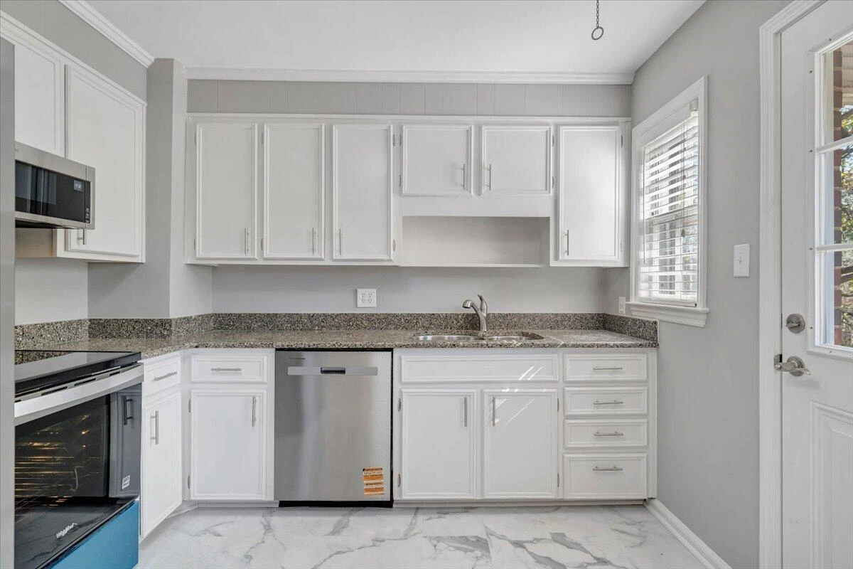 2775 Derwent DR SW - Photo 24