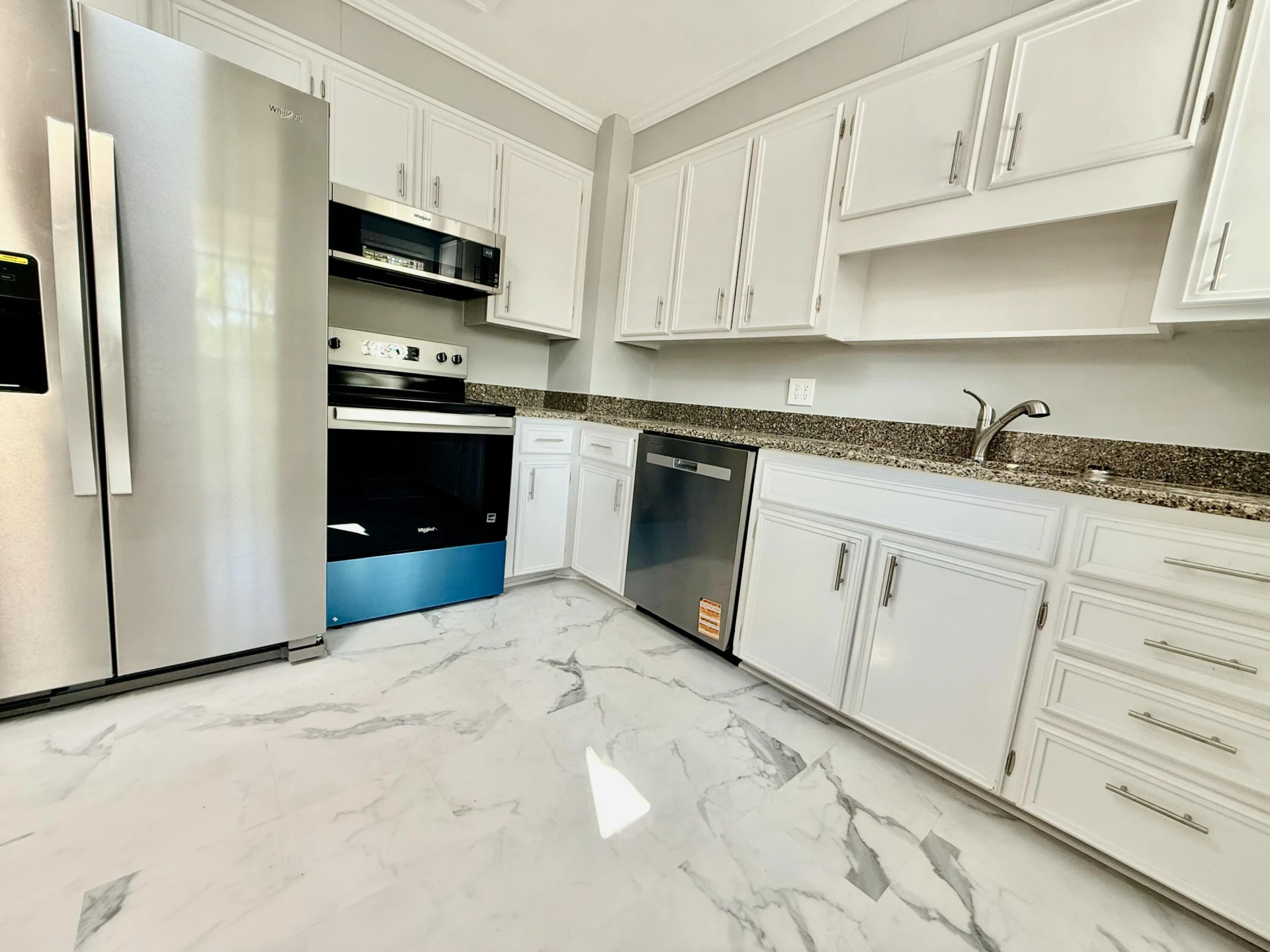 2775 Derwent DR SW - Photo 6