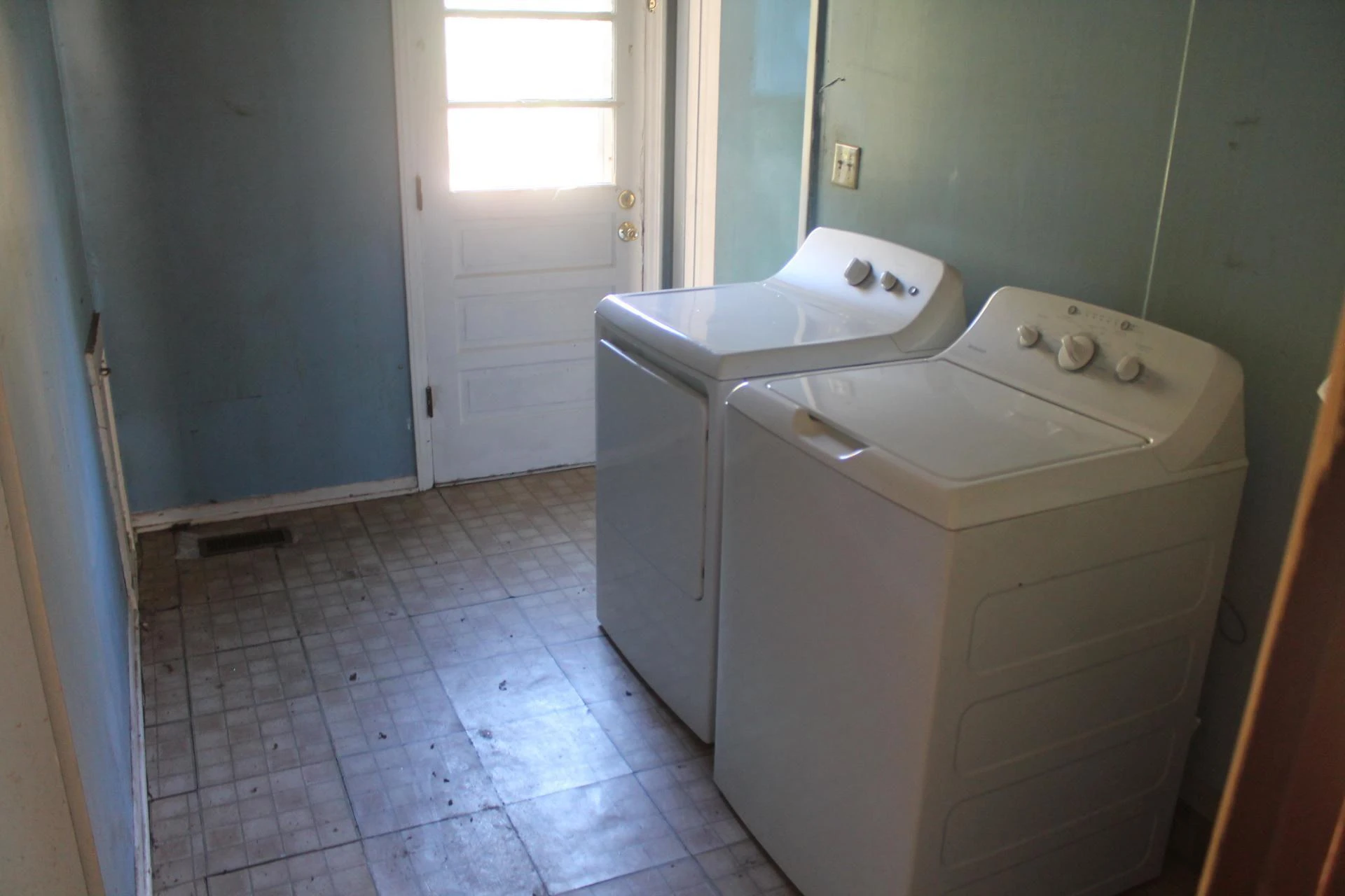 1414 Eastgate AVE NE - Photo 17