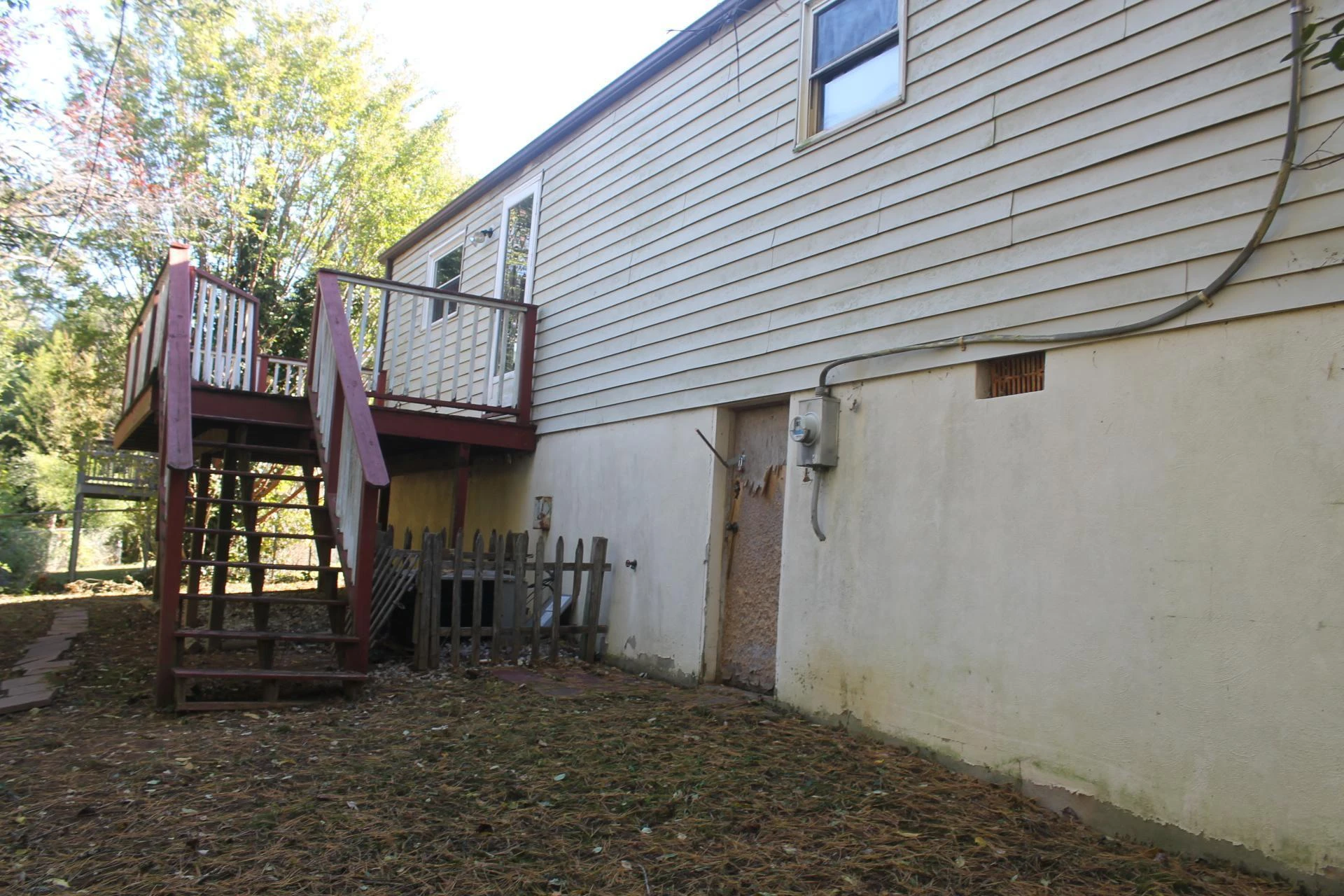 1414 Eastgate AVE NE - Photo 4