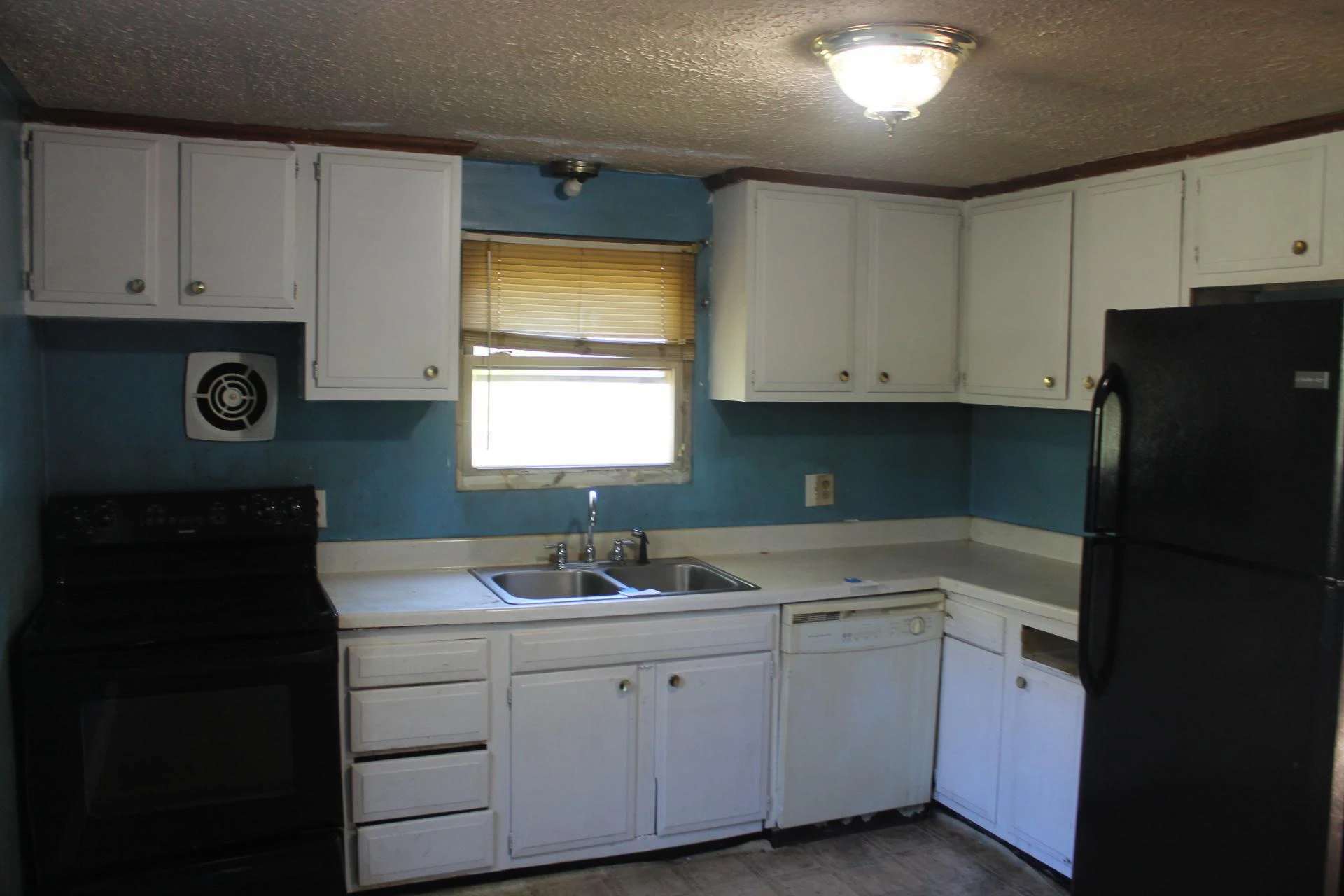 1414 Eastgate AVE NE - Photo 9