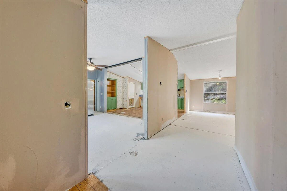 3120 Powell DR - Photo 2