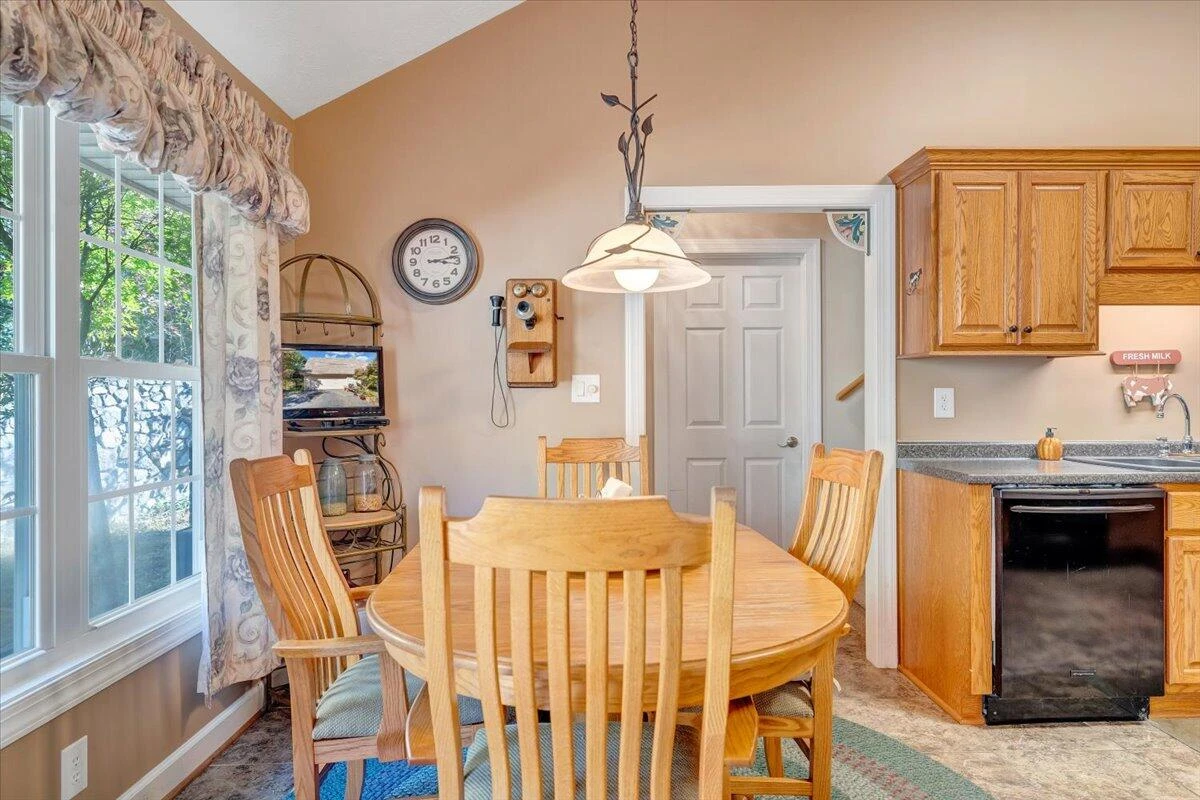 3085 Creekside DR - Photo 13