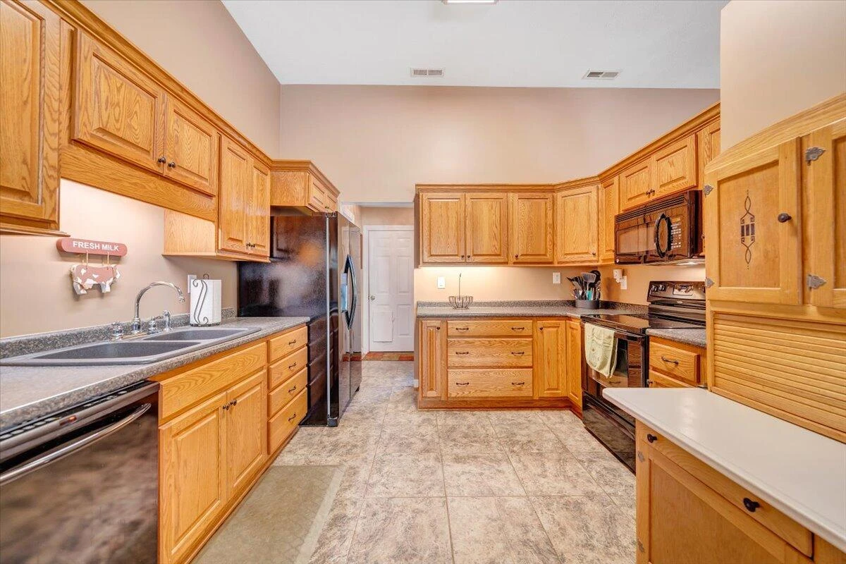 3085 Creekside DR - Photo 16
