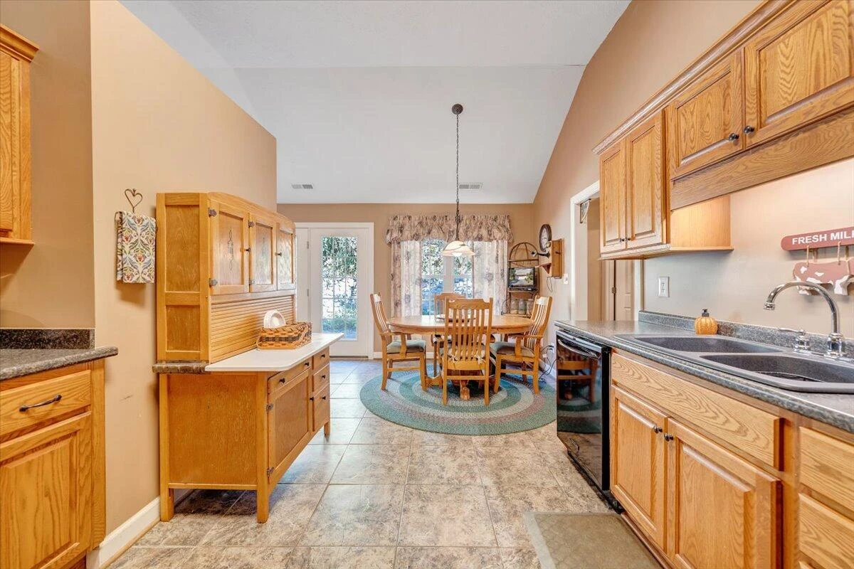 3085 Creekside DR - Photo 18