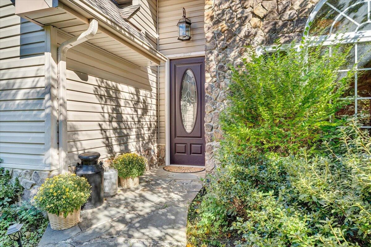 3085 Creekside DR - Photo 2