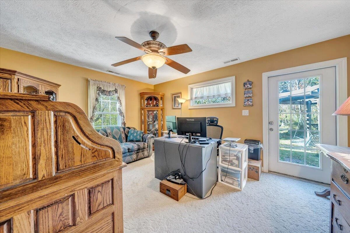 3085 Creekside DR - Photo 24