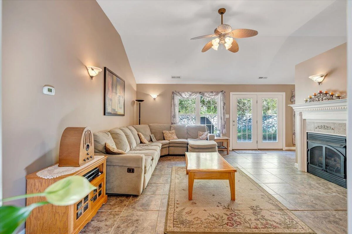 3085 Creekside DR - Photo 4