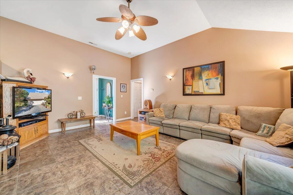 3085 Creekside DR - Photo 7