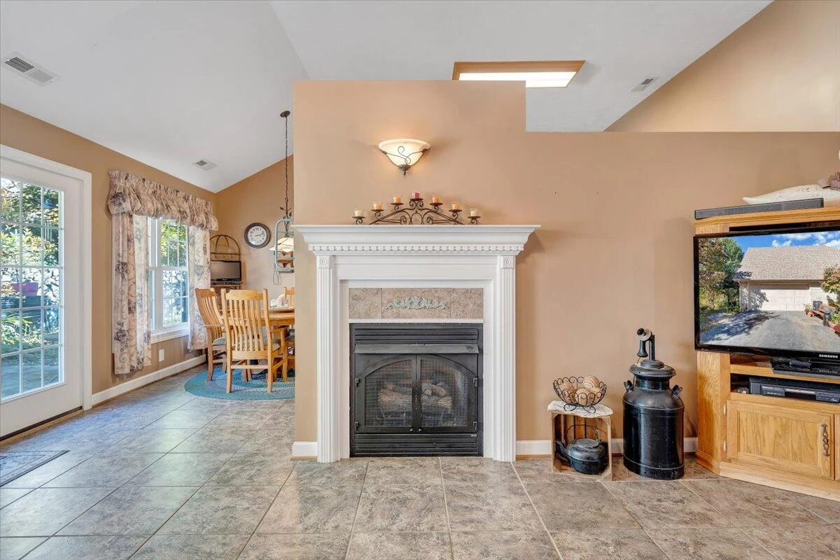 3085 Creekside DR - Photo 8