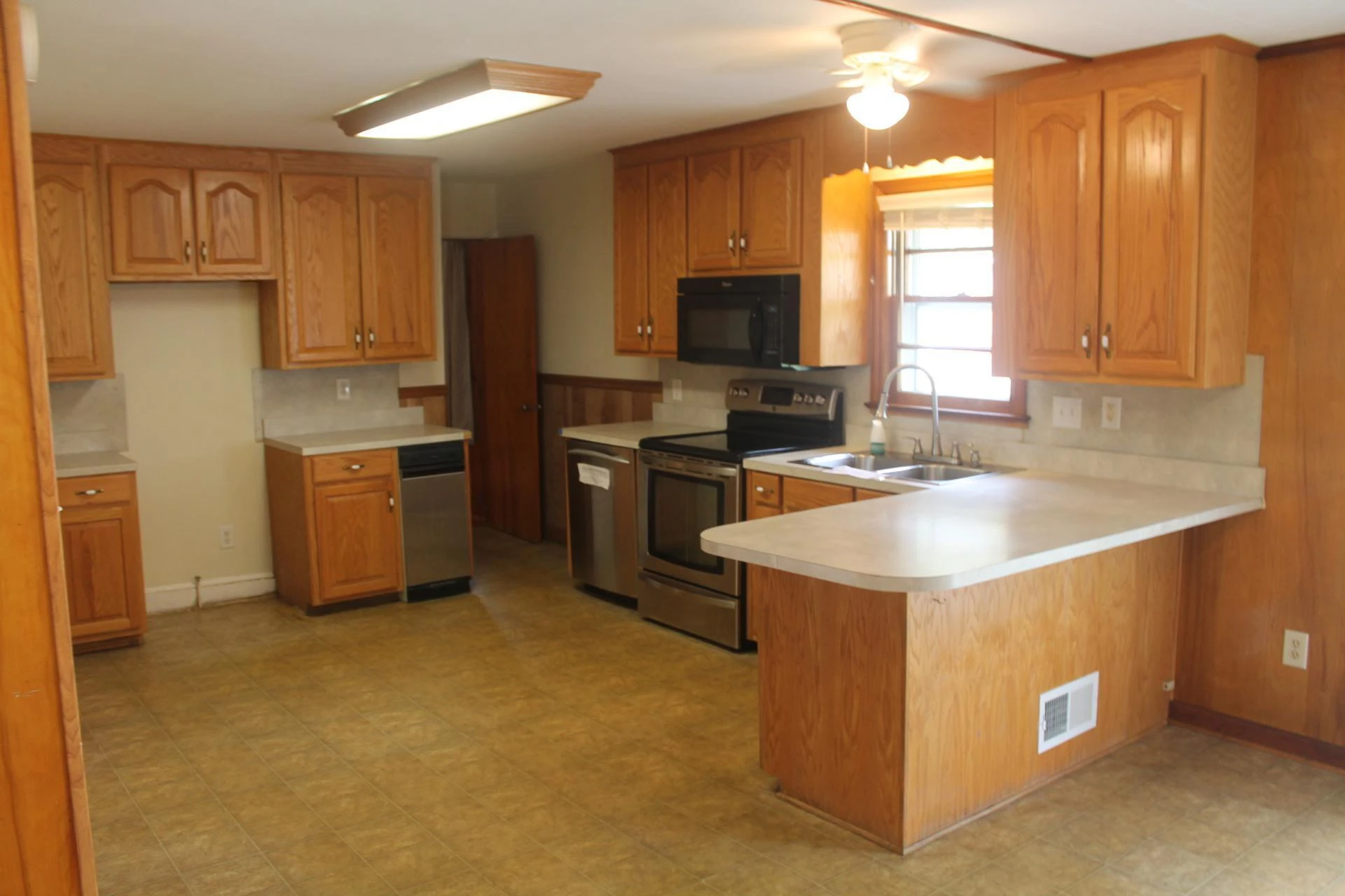 109 Villa RD - Photo 10