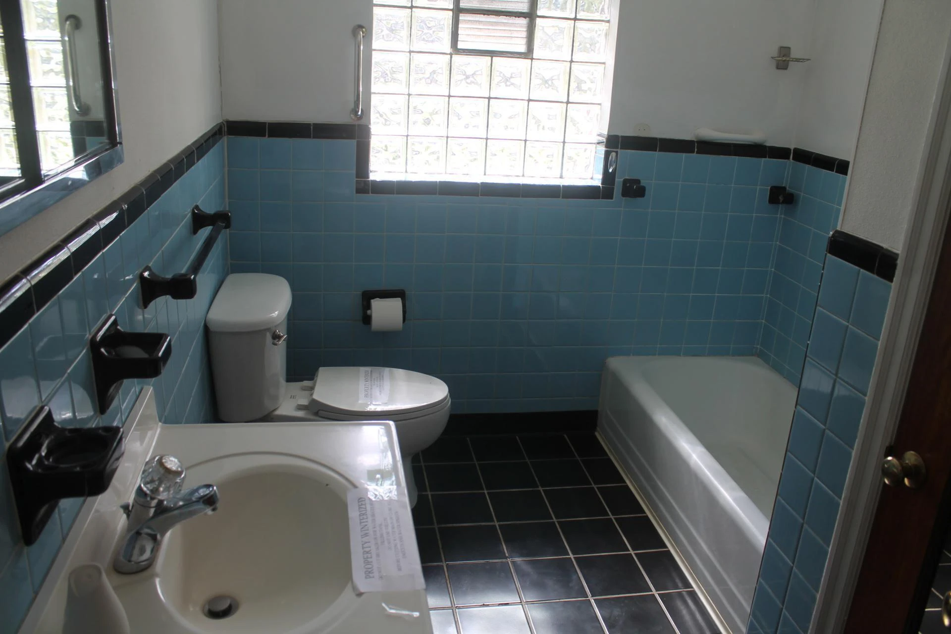 109 Villa RD - Photo 16