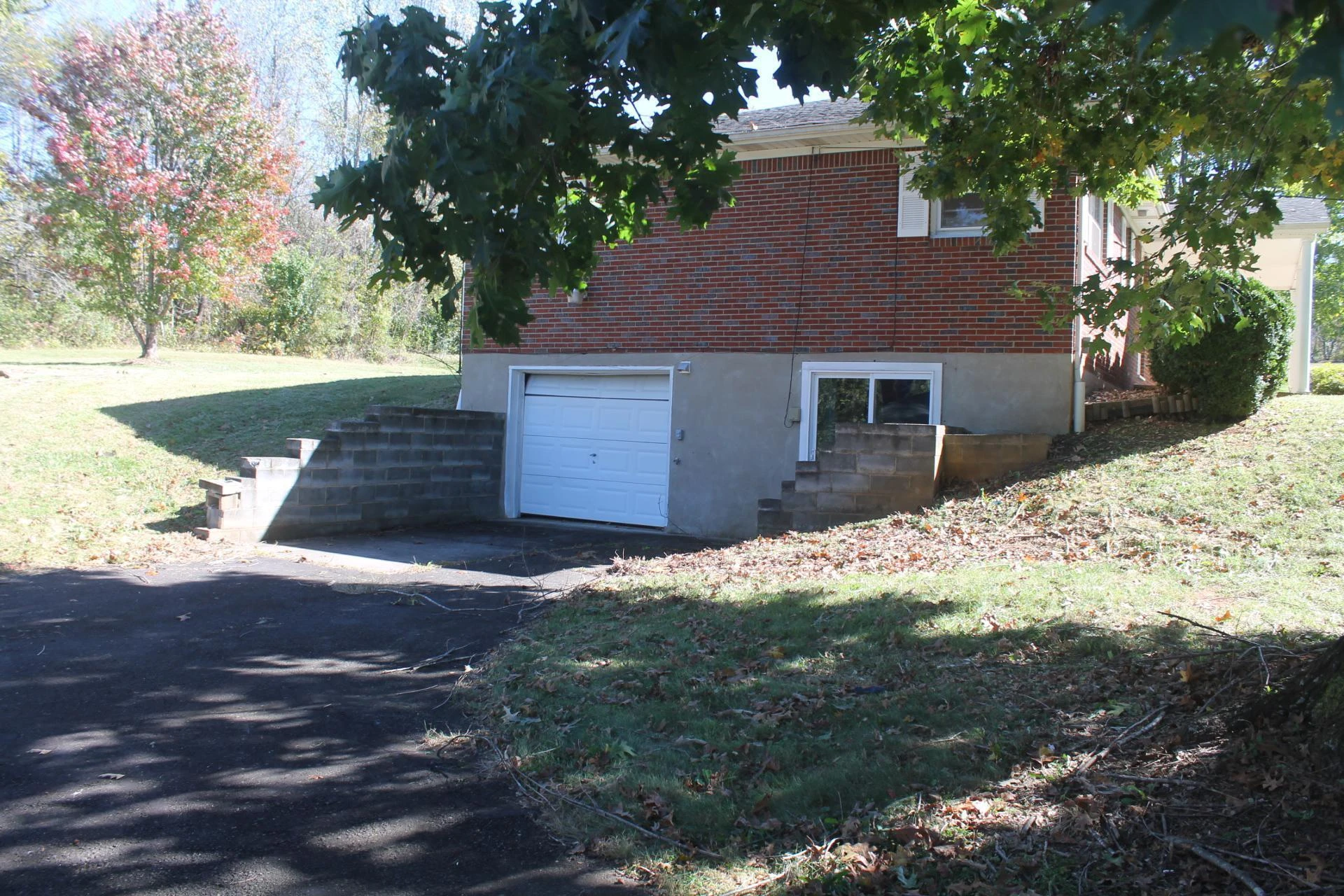 109 Villa RD - Photo 2